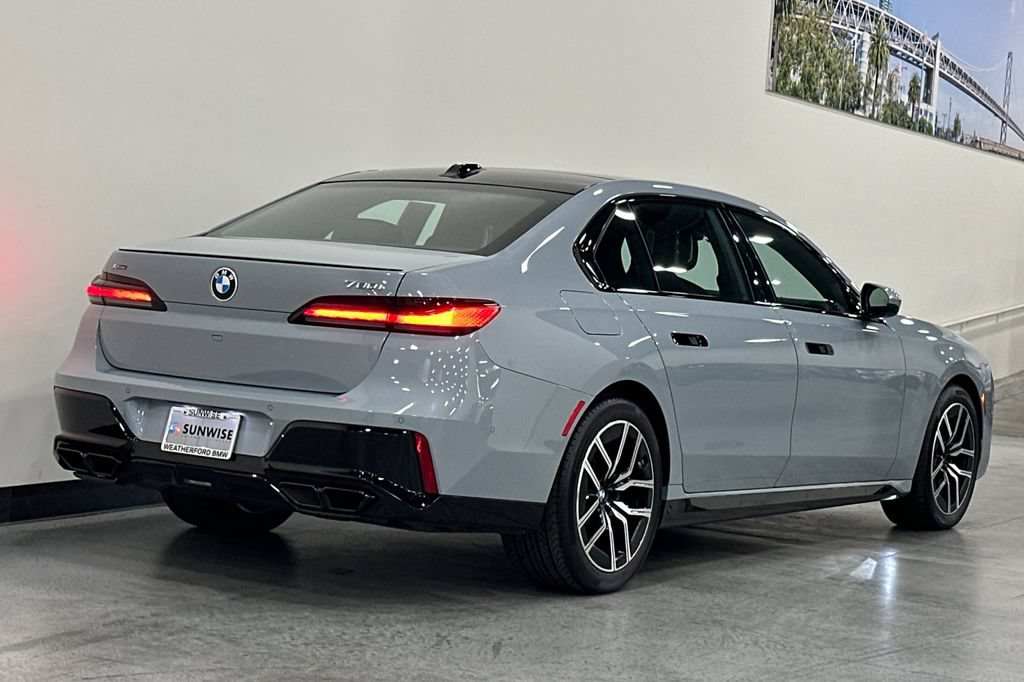 Used 2024 BMW 760i xDrive w/ Executive Package AWD/4WD image 4