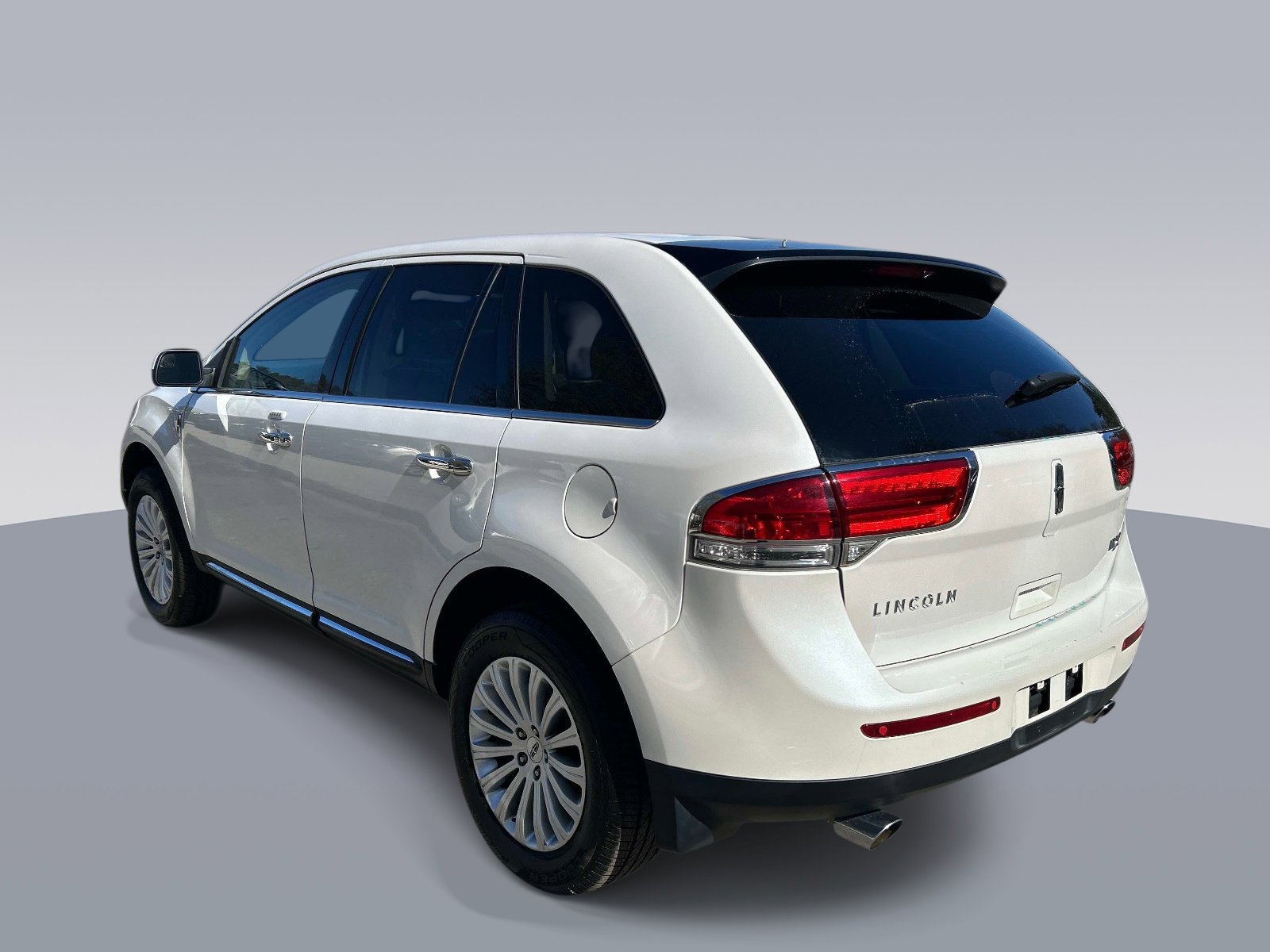 Used 2013 Lincoln MKX FWD image 5