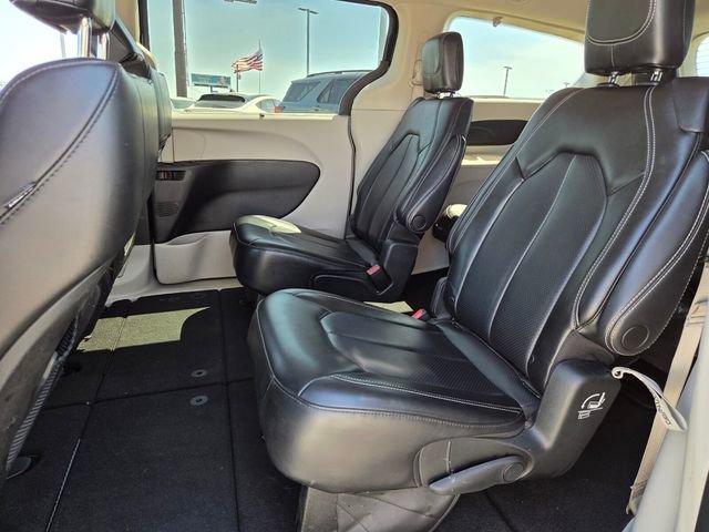 Used 2023 Chrysler Pacifica Touring-L FWD image 5