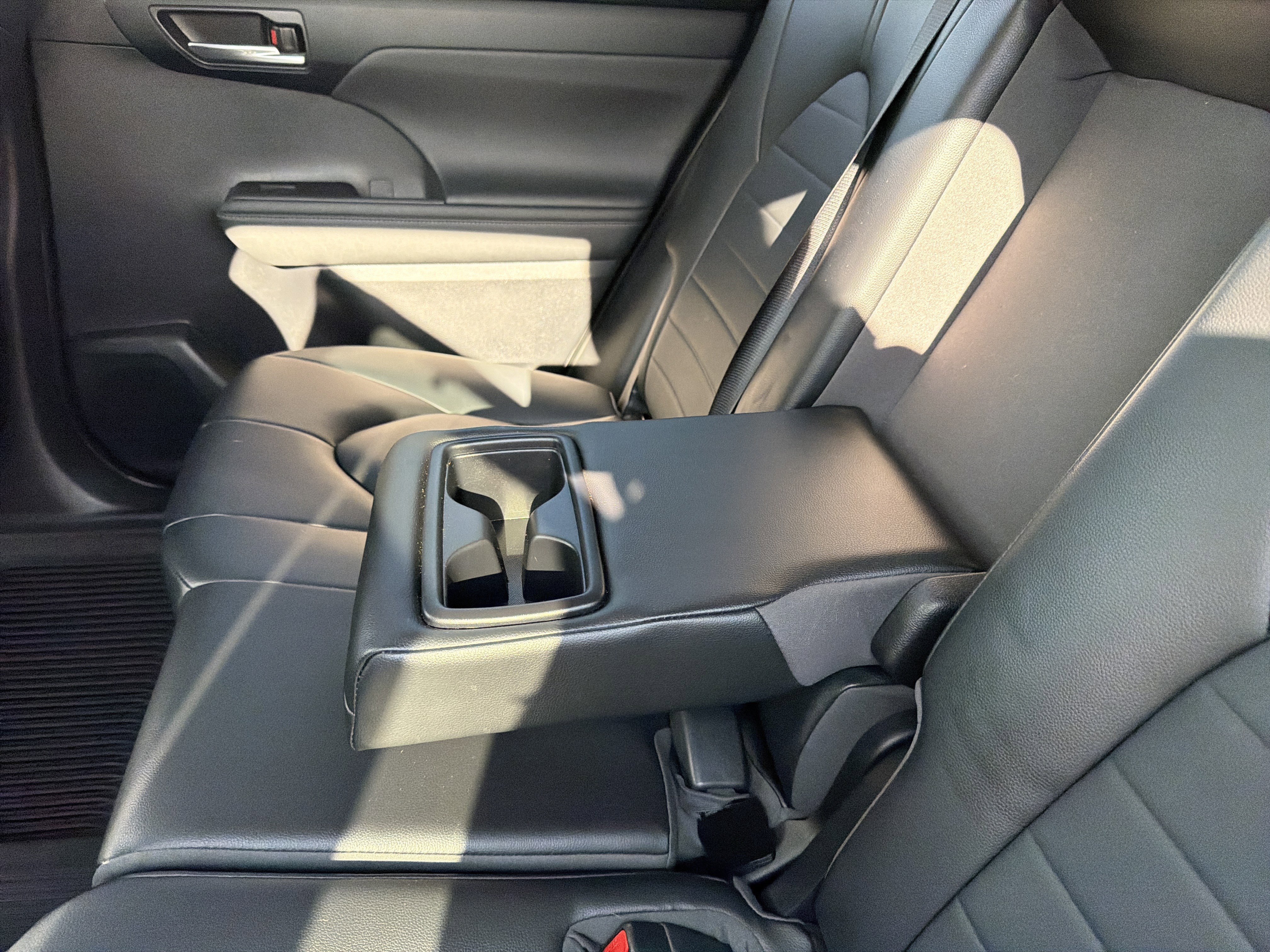 Used 2023 Toyota Highlander XLE AWD/4WD image 60