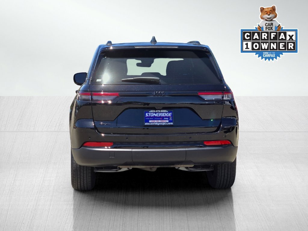 Used 2025 Jeep Grand Cherokee Altitude AWD/4WD image 5