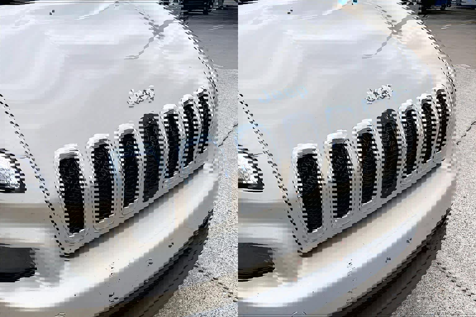 Used 2015 Jeep Cherokee Sport image 30