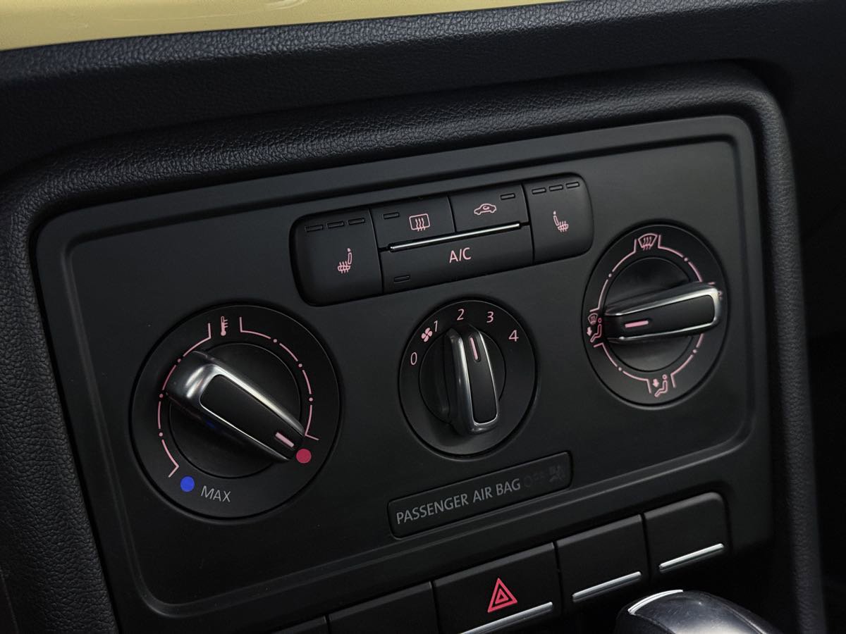 Used 2013 Volkswagen Beetle 2.5 image 46