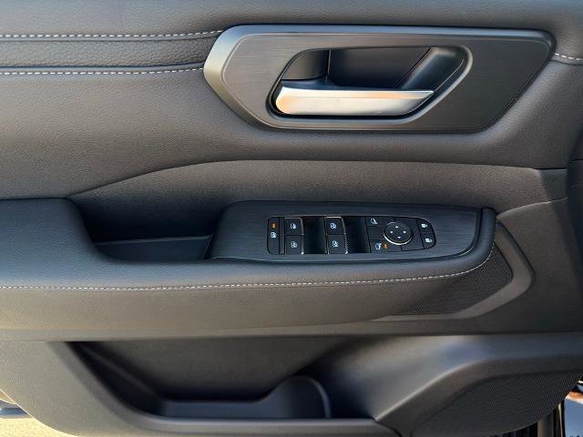 New 2025 Nissan Armada SV image 18