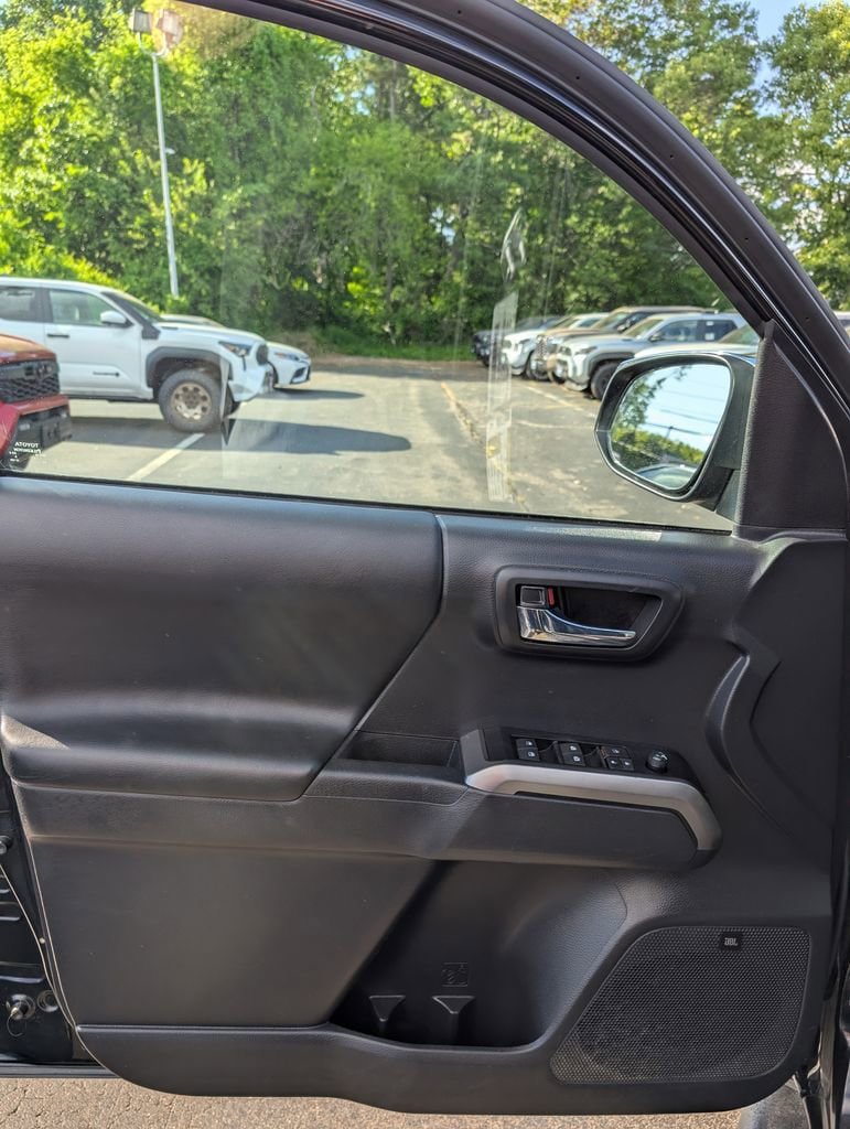 Certified 2022 Toyota Tacoma Limited AWD/4WD image 12