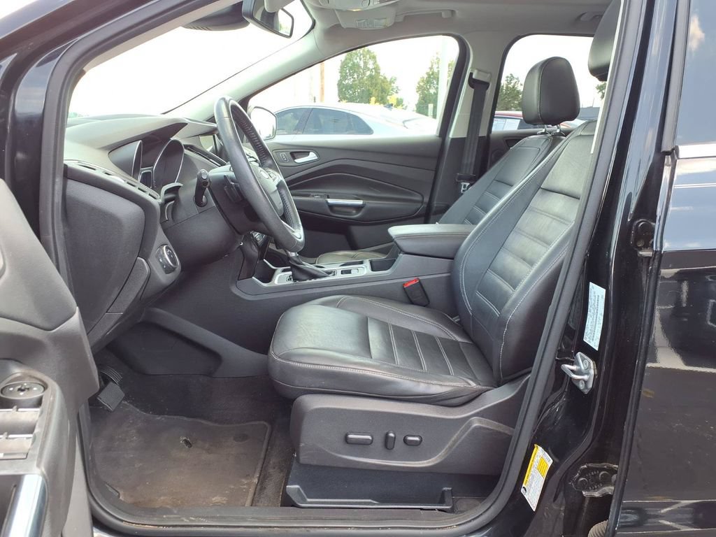 Used 2017 Ford Escape Titanium w/ Equipment Group 301A AWD/4WD image 18