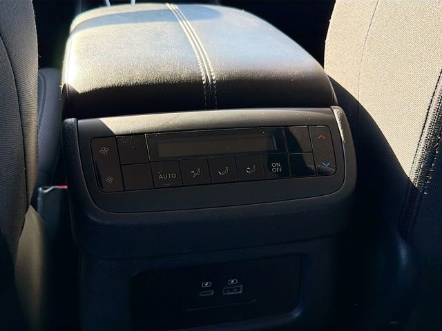 Used 2025 Nissan Pathfinder SV image 24