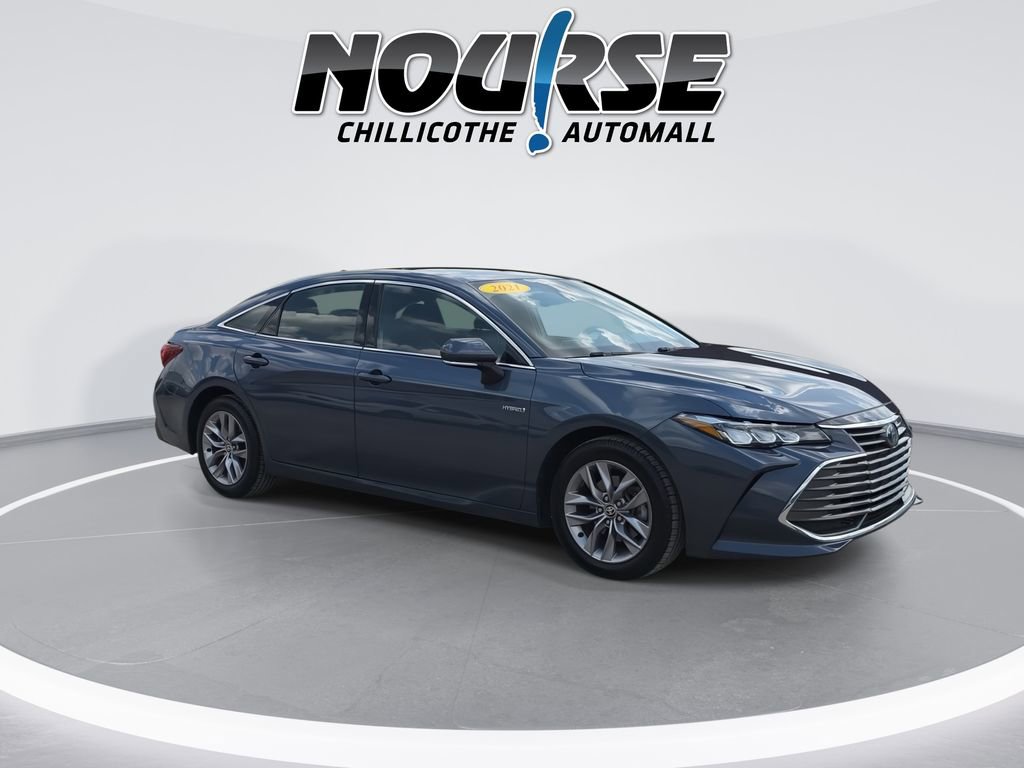Used 2021 Toyota Avalon XLE w/ Moonroof Package FWD image 2