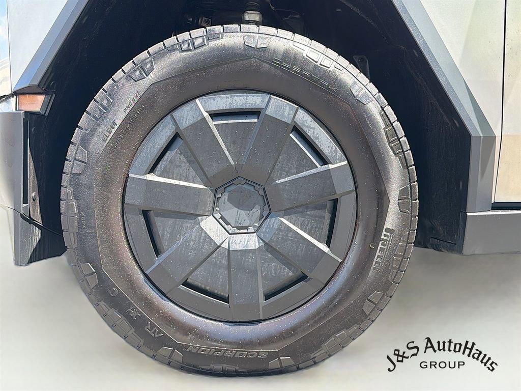 Used 2024 Tesla Cybertruck AWD Crew Cab image 40