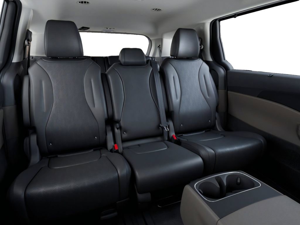 New 2026 Kia Carnival EX image 16