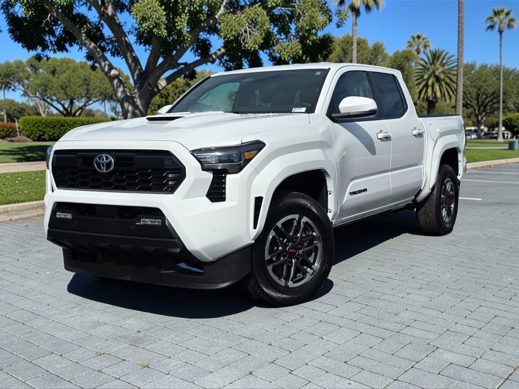 Used 2024 Toyota Tacoma TRD Sport w/ TRD Sport Upgrade Package image 2