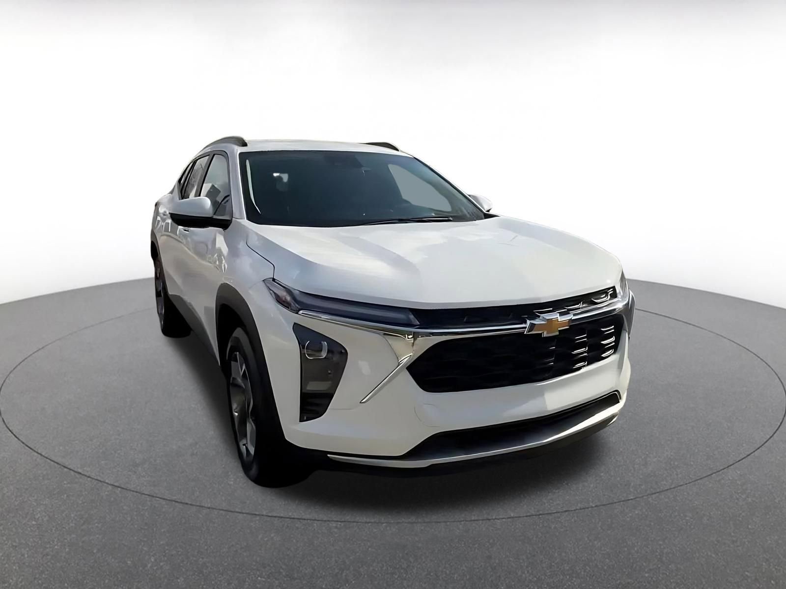 Used 2025 Chevrolet Trax LT image 3