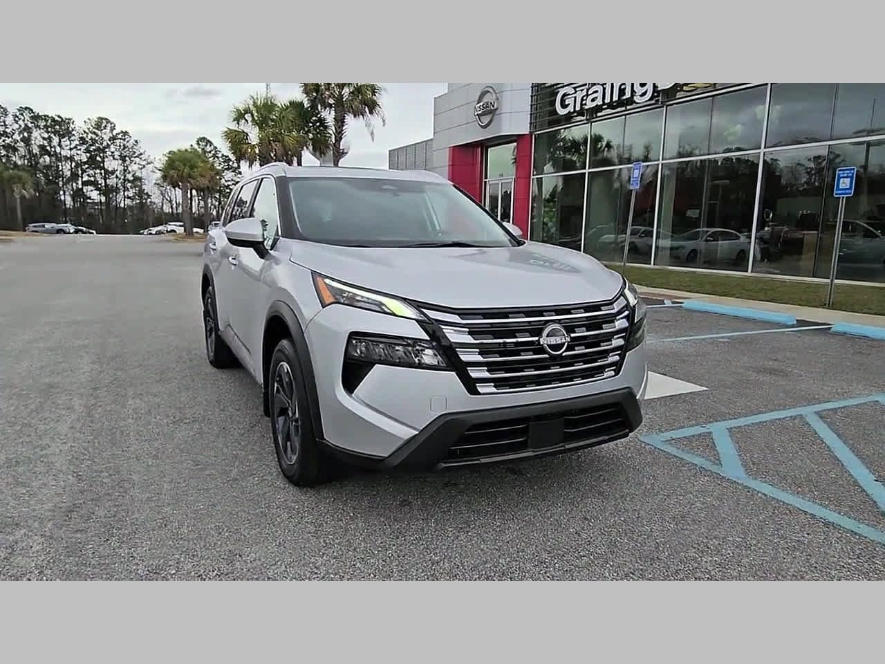 Used 2024 Nissan Rogue SV w/ SV Premium Package image 18