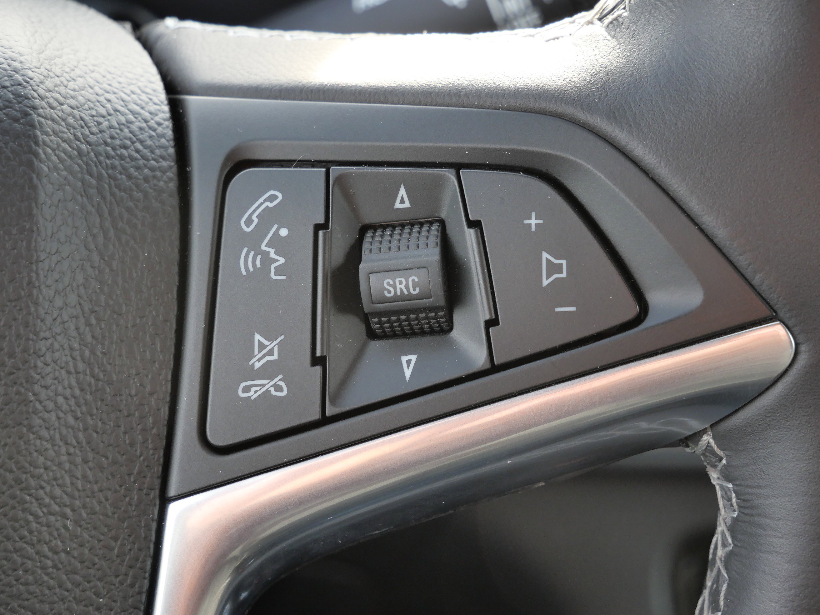 Used 2022 Buick Encore Preferred w/ Safety Package image 24