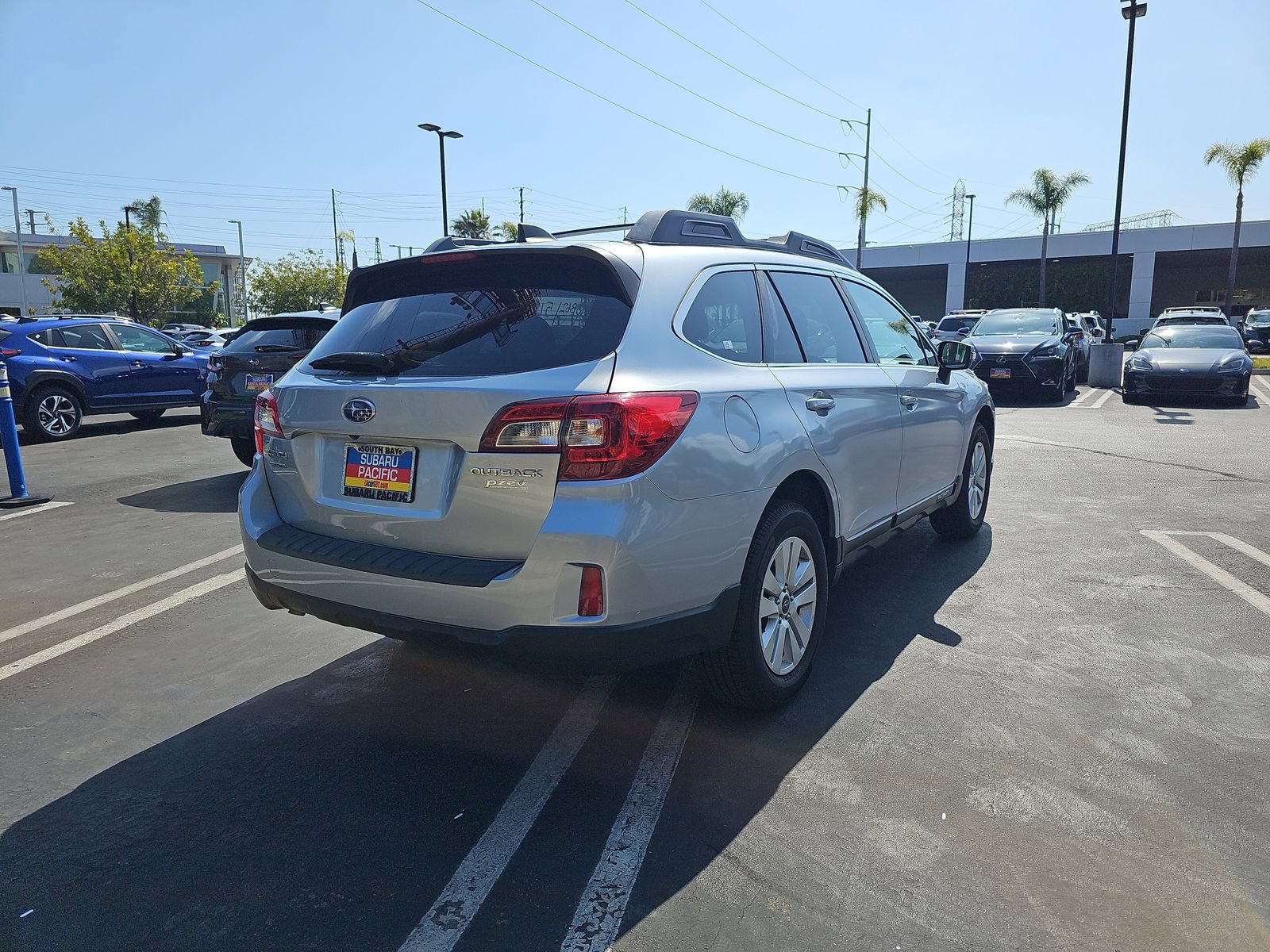 Used 2017 Subaru Outback 2.5i Premium AWD/4WD image 7