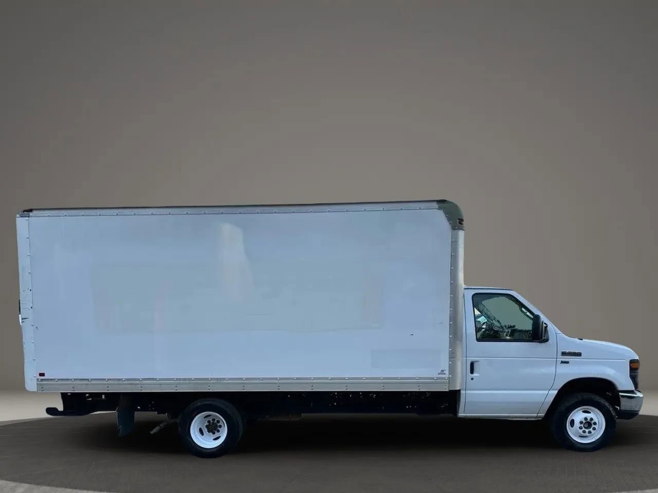 Used 2015 Ford E-350 and Econoline 350 Super Duty image 5