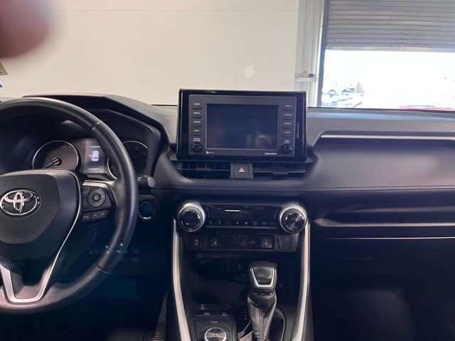 Used 2022 Toyota RAV4 SE w/ Convenience Package image 20