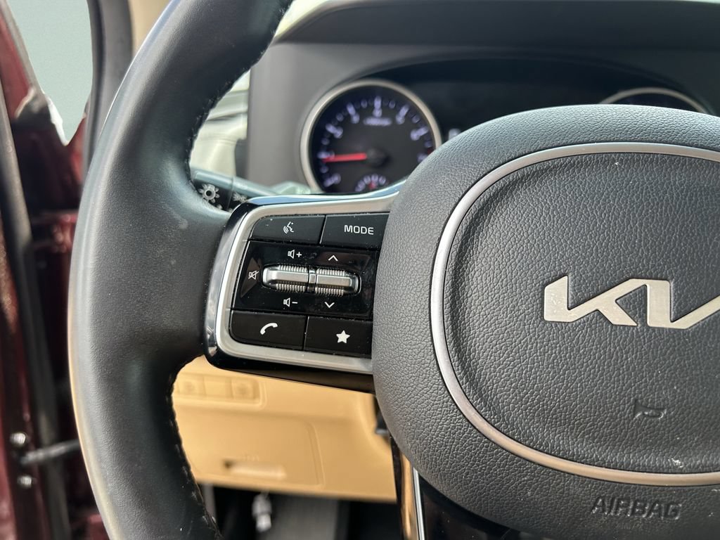 Used 2024 Kia Carnival LX FWD image 30