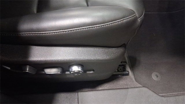 Used 2025 Cadillac XT4 Premium Luxury image 20