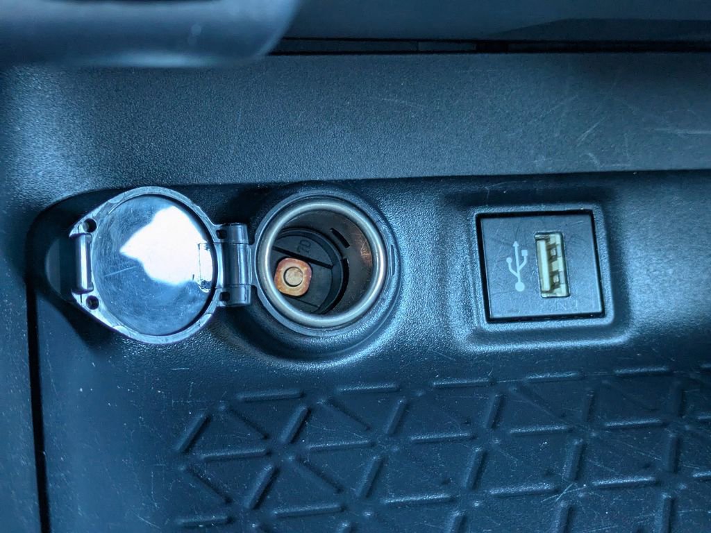Used 2025 Toyota RAV4 XLE FWD image 22