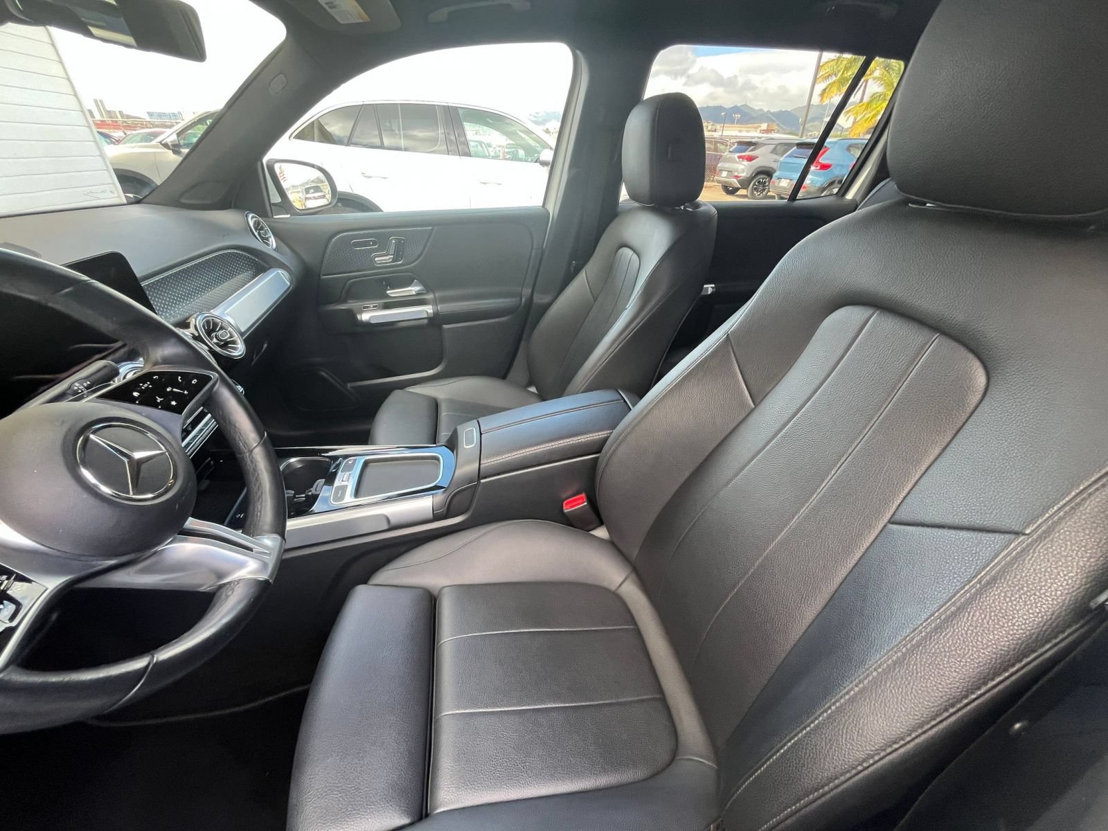 Used 2025 Mercedes-Benz GLB 250 4MATIC image 28