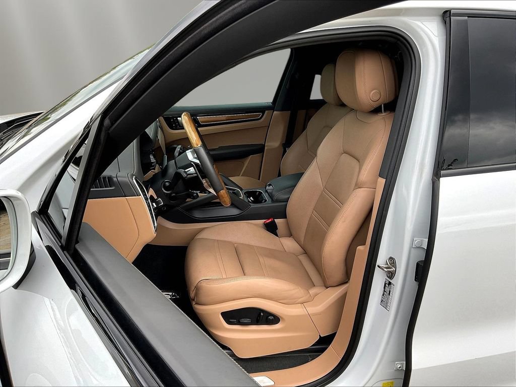 Used 2022 Porsche Cayenne AWD/4WD image 21