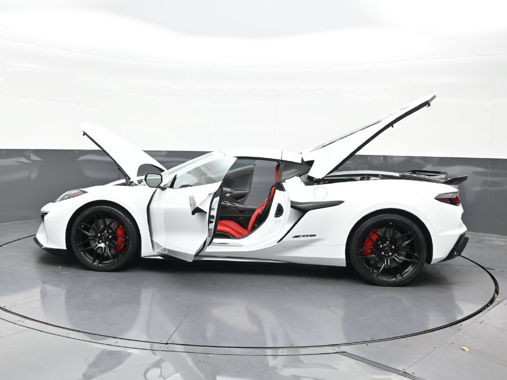 Used 2027 Chevrolet Corvette Z06 RWD image 36