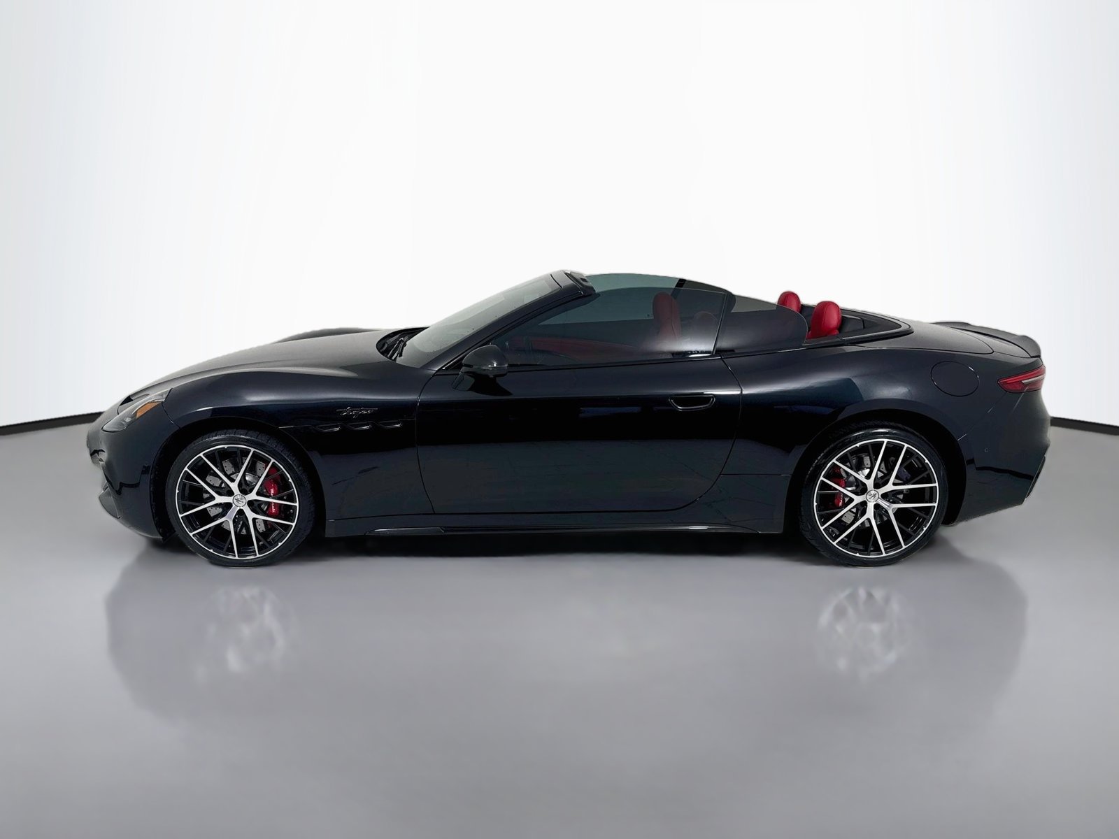 Used 2024 Maserati GranCabrio Trofeo AWD/4WD image 4