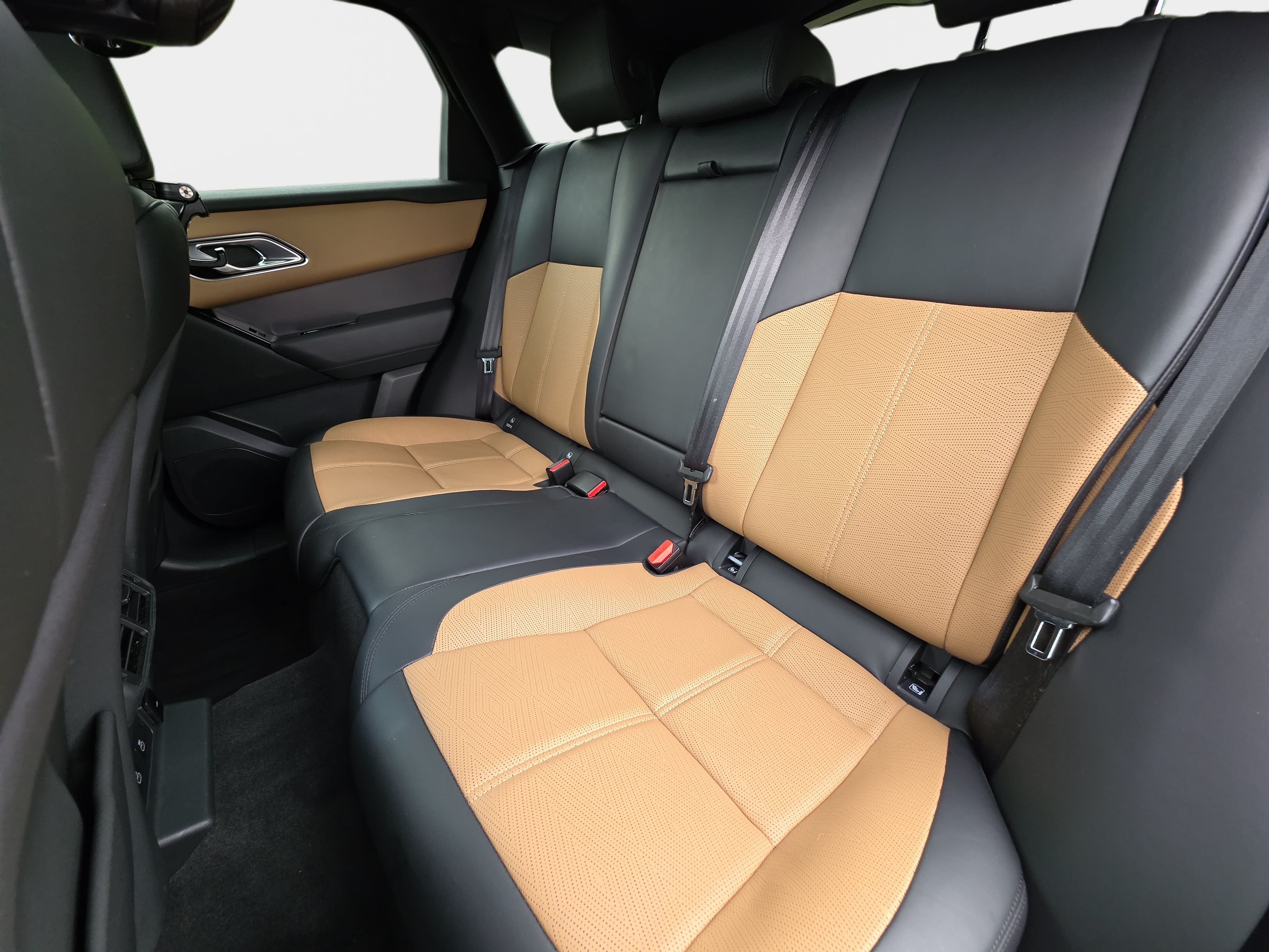 Used 2025 Land Rover Range Rover Velar Dynamic HSE AWD/4WD image 14