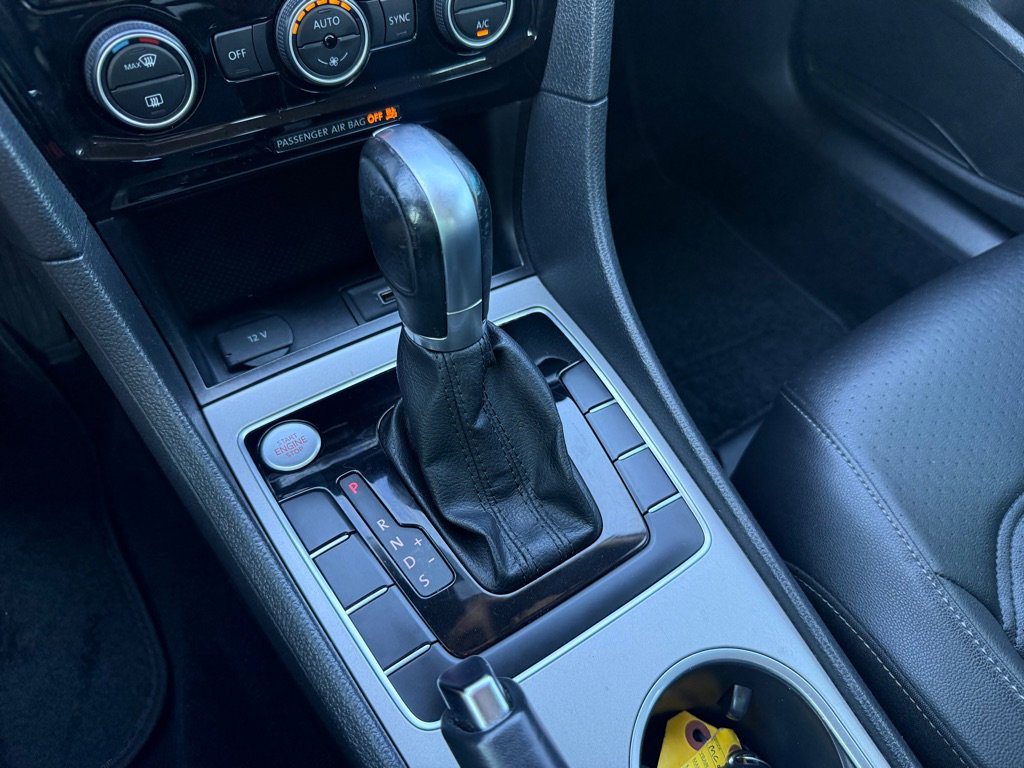 Used 2021 Volkswagen Passat 2.0T SE FWD image 25