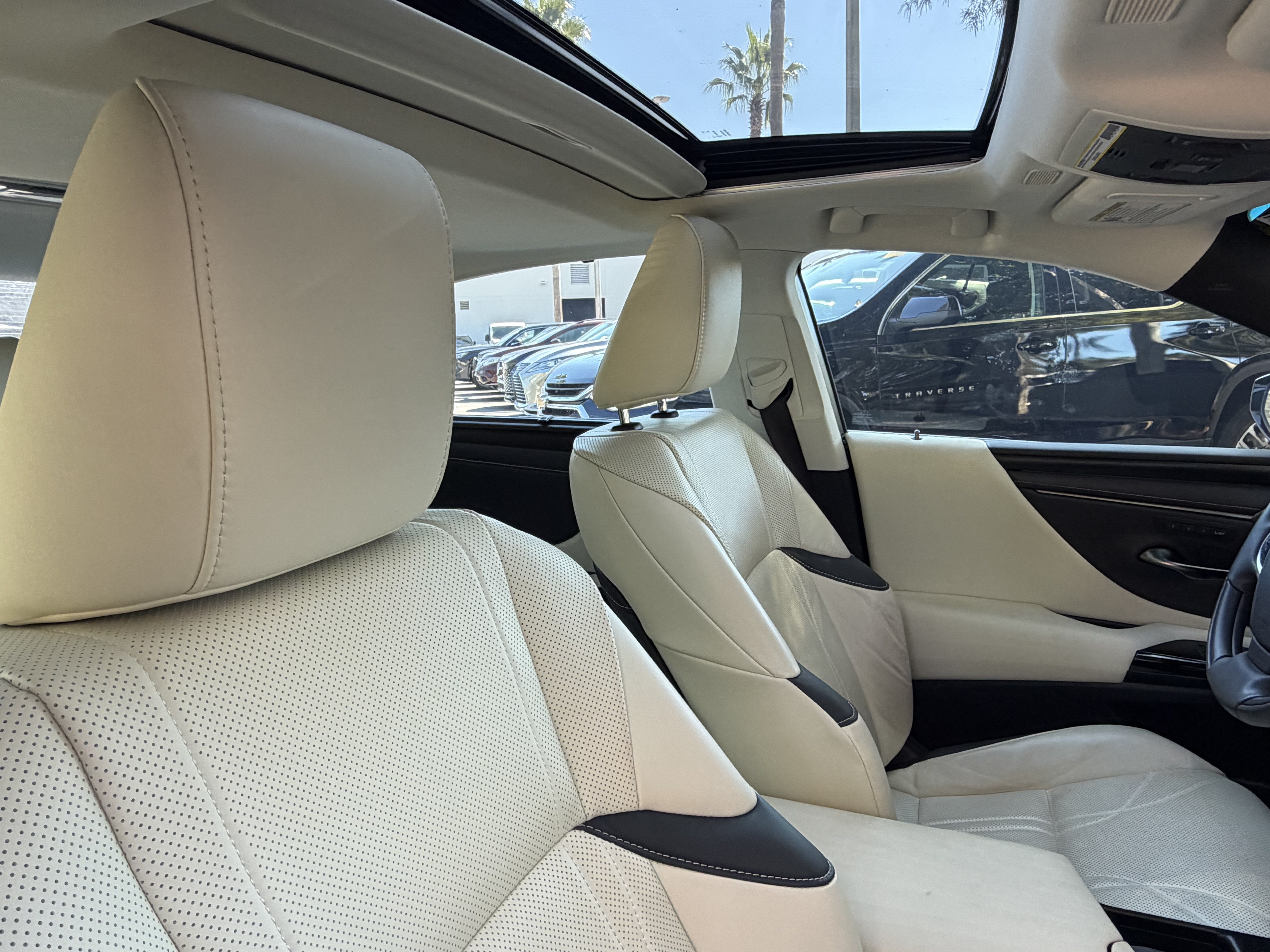 Used 2022 Lexus ES 300h Ultra Luxury FWD image 44