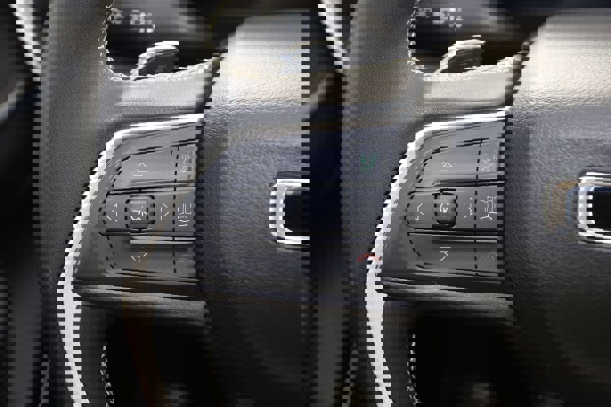 Used 2024 Jeep Grand Cherokee Limited w/ Luxury Tech Group II image 35