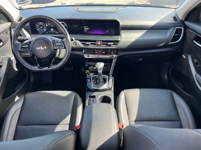 Certified 2024 Kia Seltos SX w/ SX Sunroof Package image 14