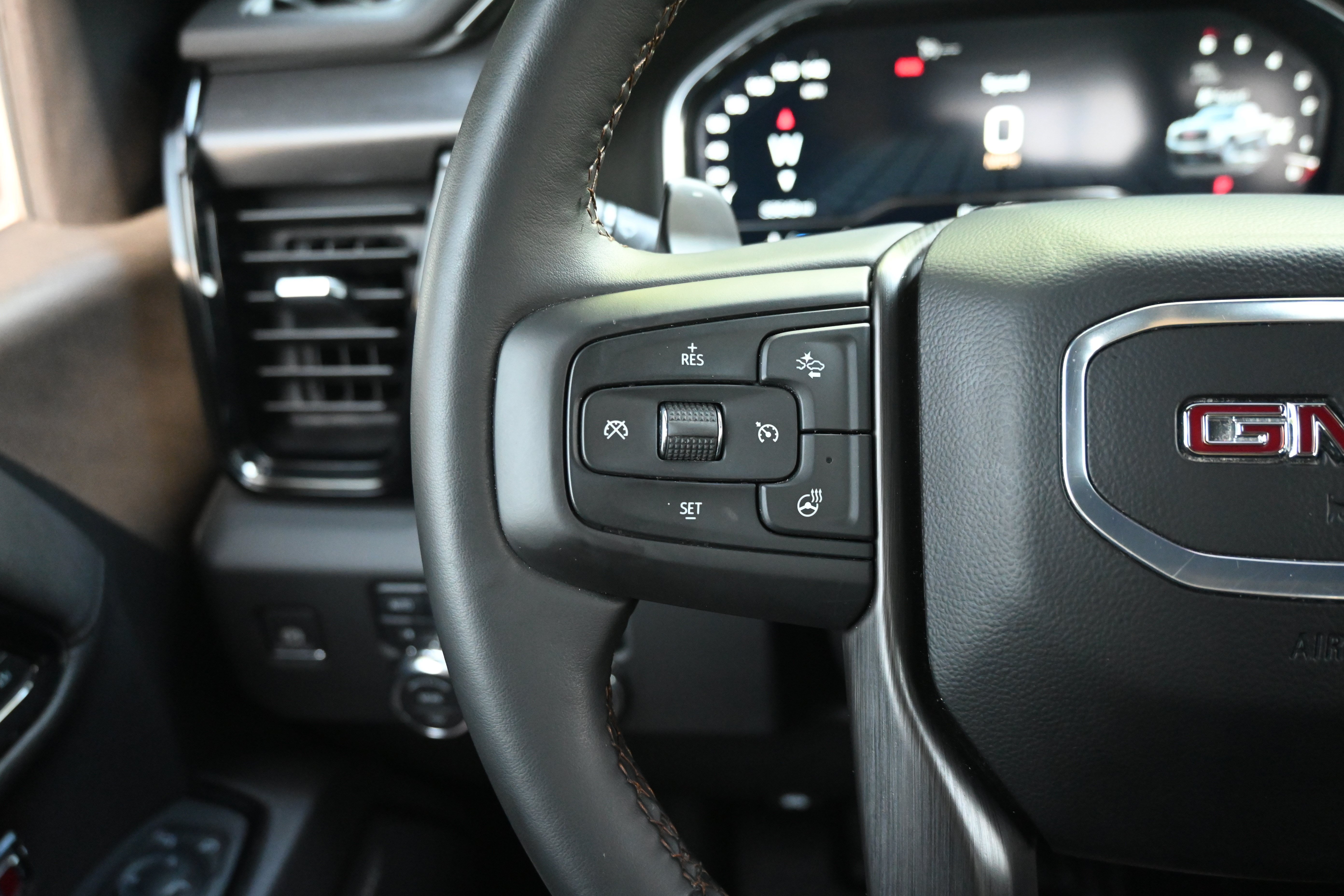 Used 2024 GMC Sierra 1500 AT4 w/ Technology Package AWD/4WD image 17