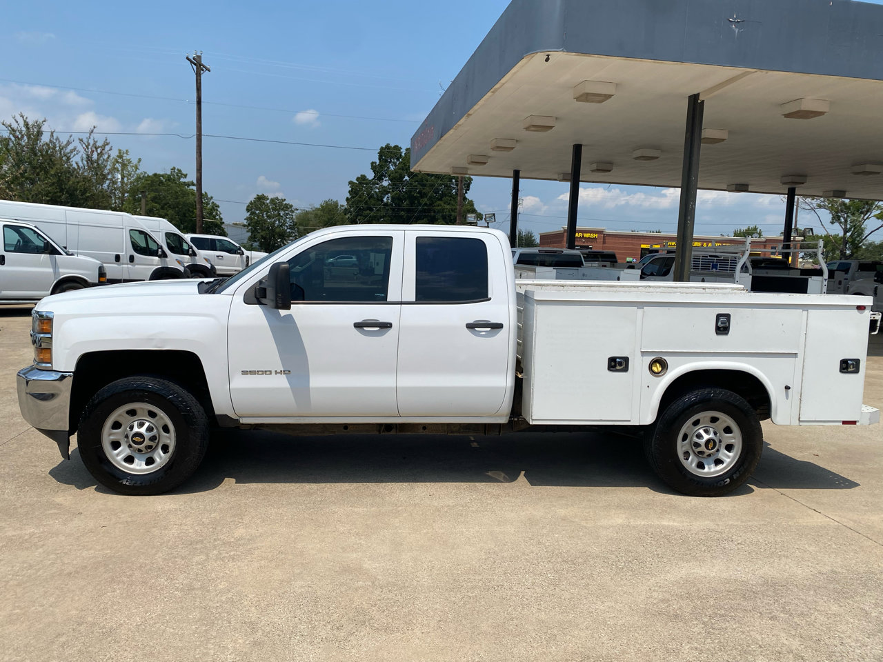 Used 2016 Chevrolet Silverado 3500 W/T image 2