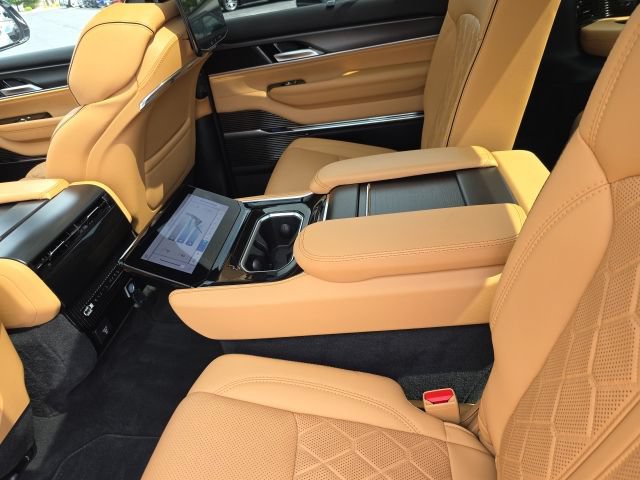 Used 2025 Jeep Grand Wagoneer Series III w/ Rear Seat Video Group 1 AWD/4WD image 31