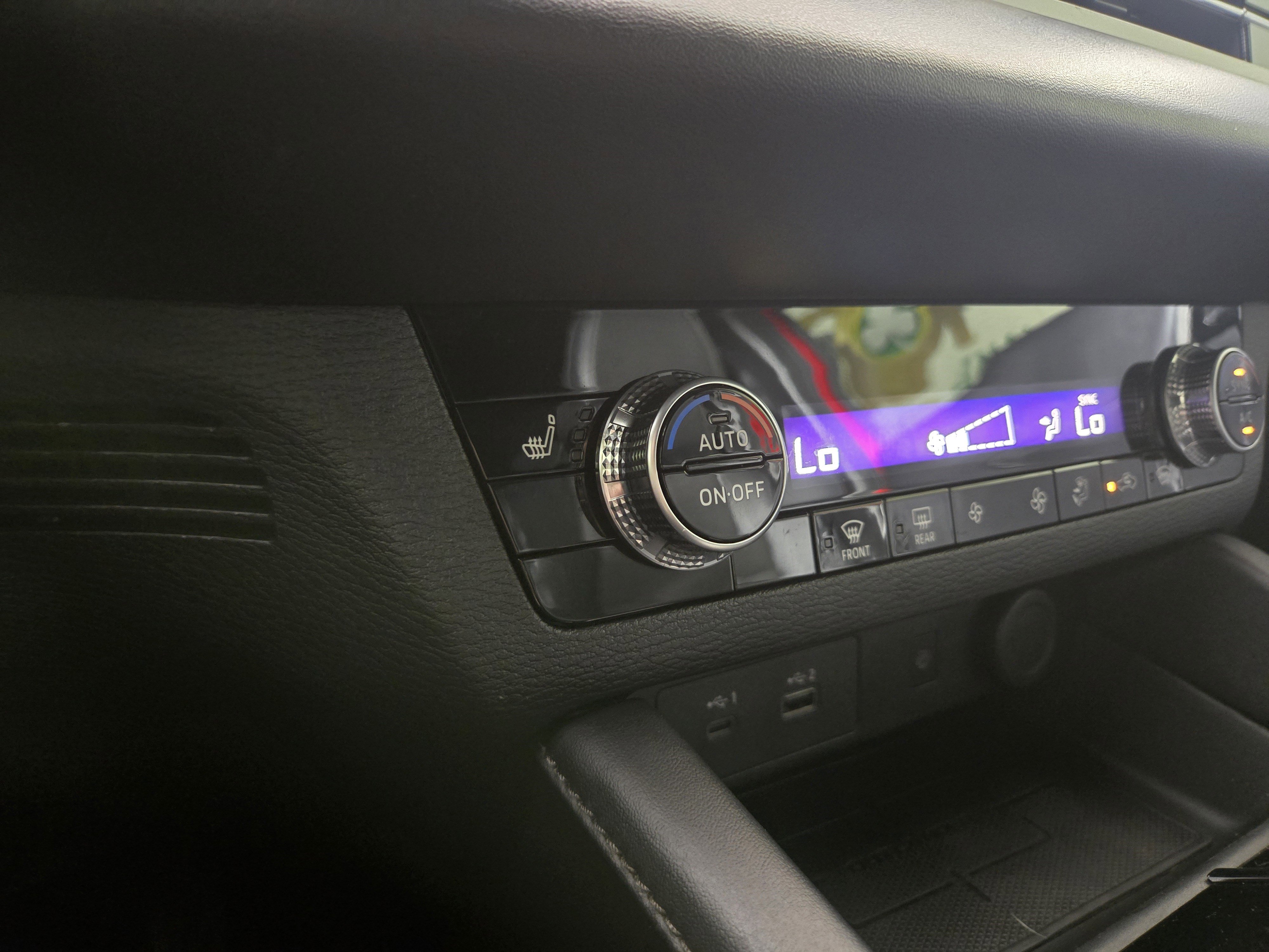 Used 2024 Mitsubishi Outlander SE Black Edition image 27