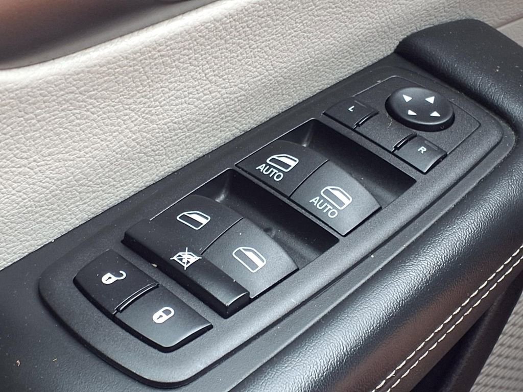 Used 2023 Chrysler Voyager LX FWD image 17
