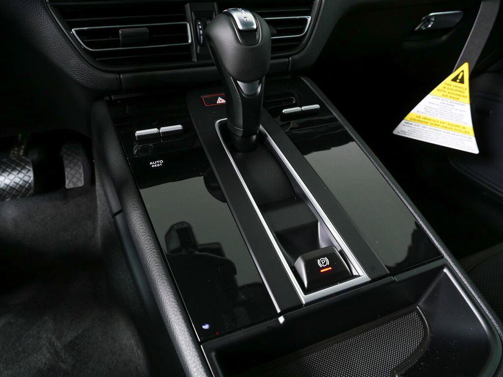 Certified 2026 Porsche Macan AWD/4WD image 17