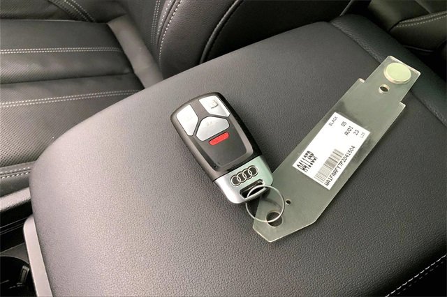 Used 2023 Audi Q5 2.0T Prestige w/ Prestige Package image 11