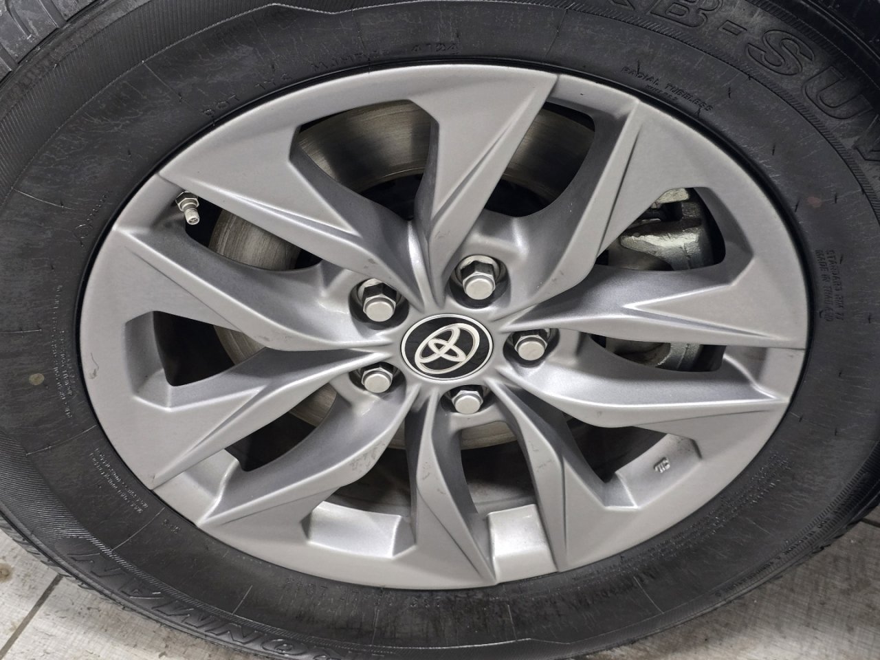 Certified 2024 Toyota Sienna XLE image 9