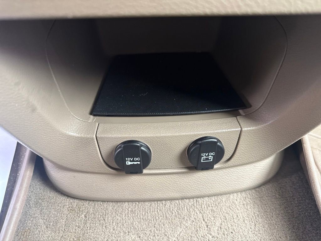 Used 2016 Chrysler Town & Country Touring w/ Driver Convenience Group image 26