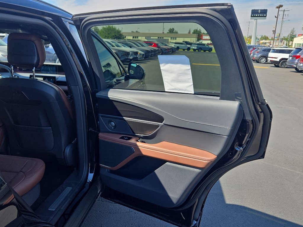 New 2026 Lincoln Nautilus Reserve w/ Jet Appearance Package AWD/4WD image 16