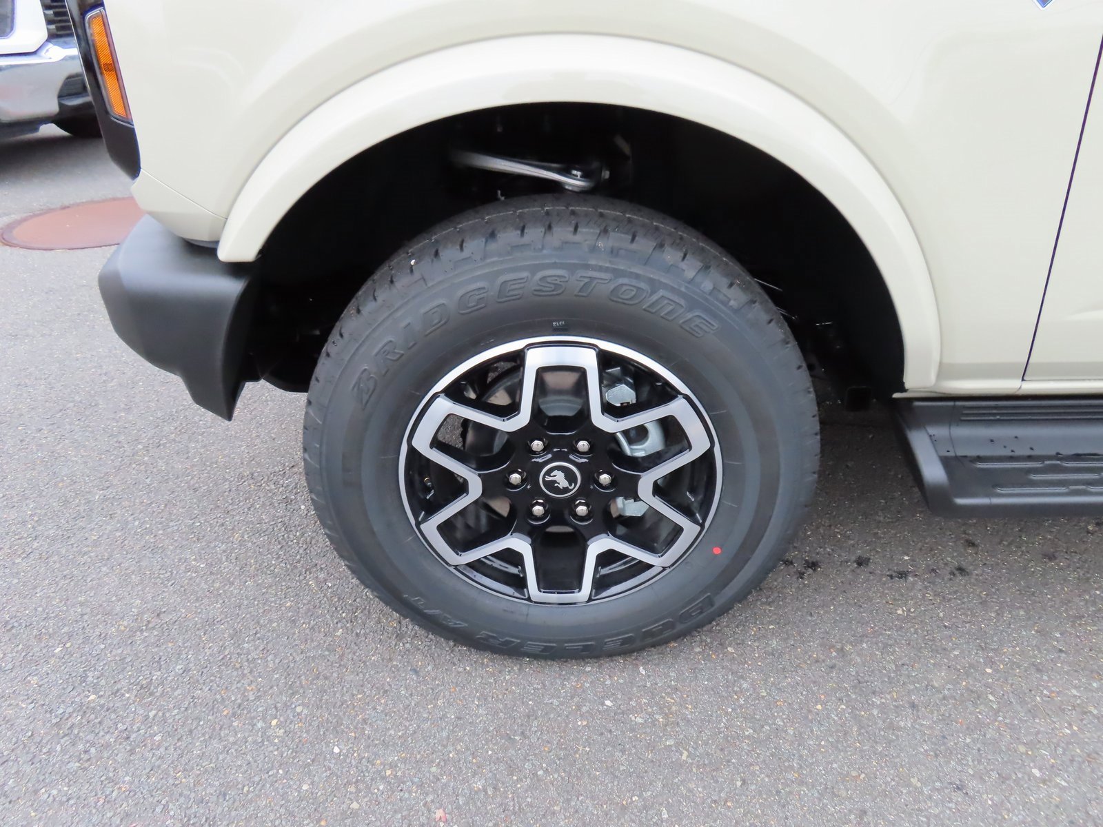 New 2025 Ford Bronco Outer Banks image 8