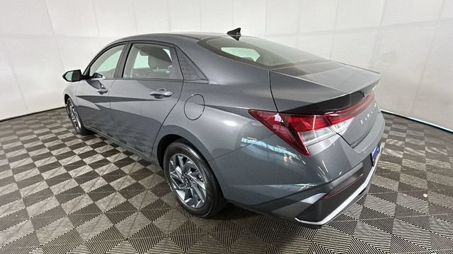 Certified 2024 Hyundai Elantra SEL FWD image 4