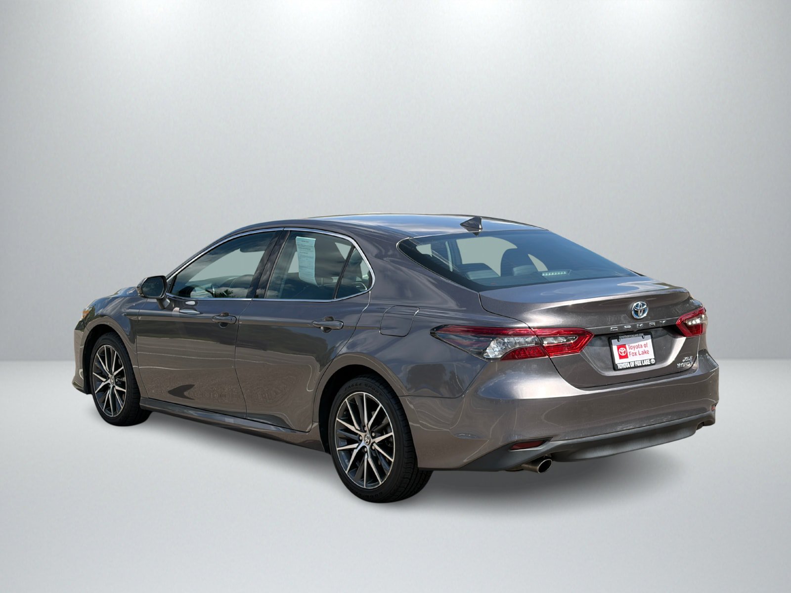 Used 2022 Toyota Camry XLE FWD image 3