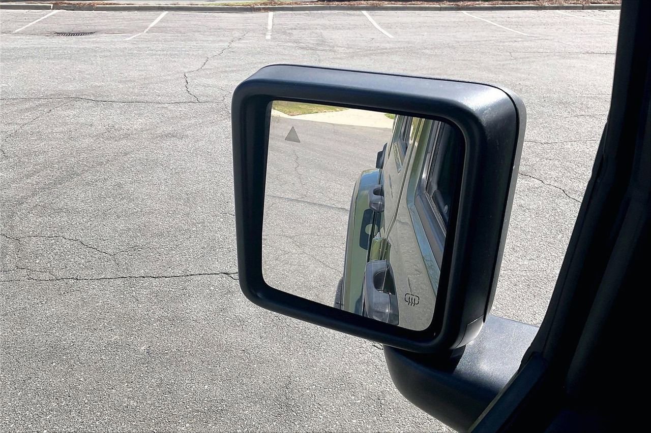 Used 2022 Jeep Wrangler Unlimited Sahara image 29