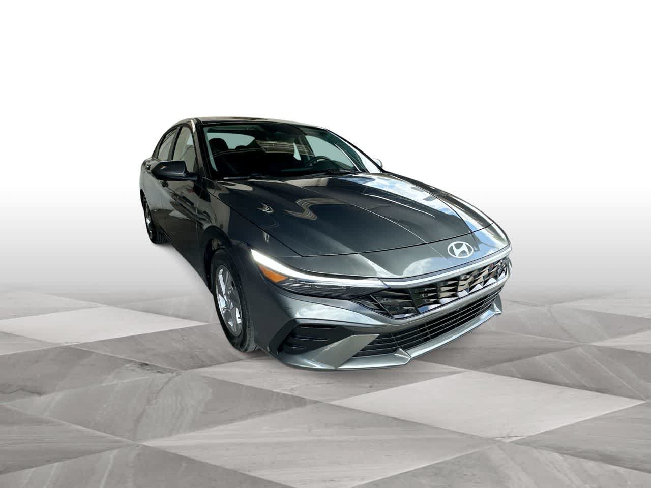 Used 2026 Hyundai Elantra SE FWD image 2
