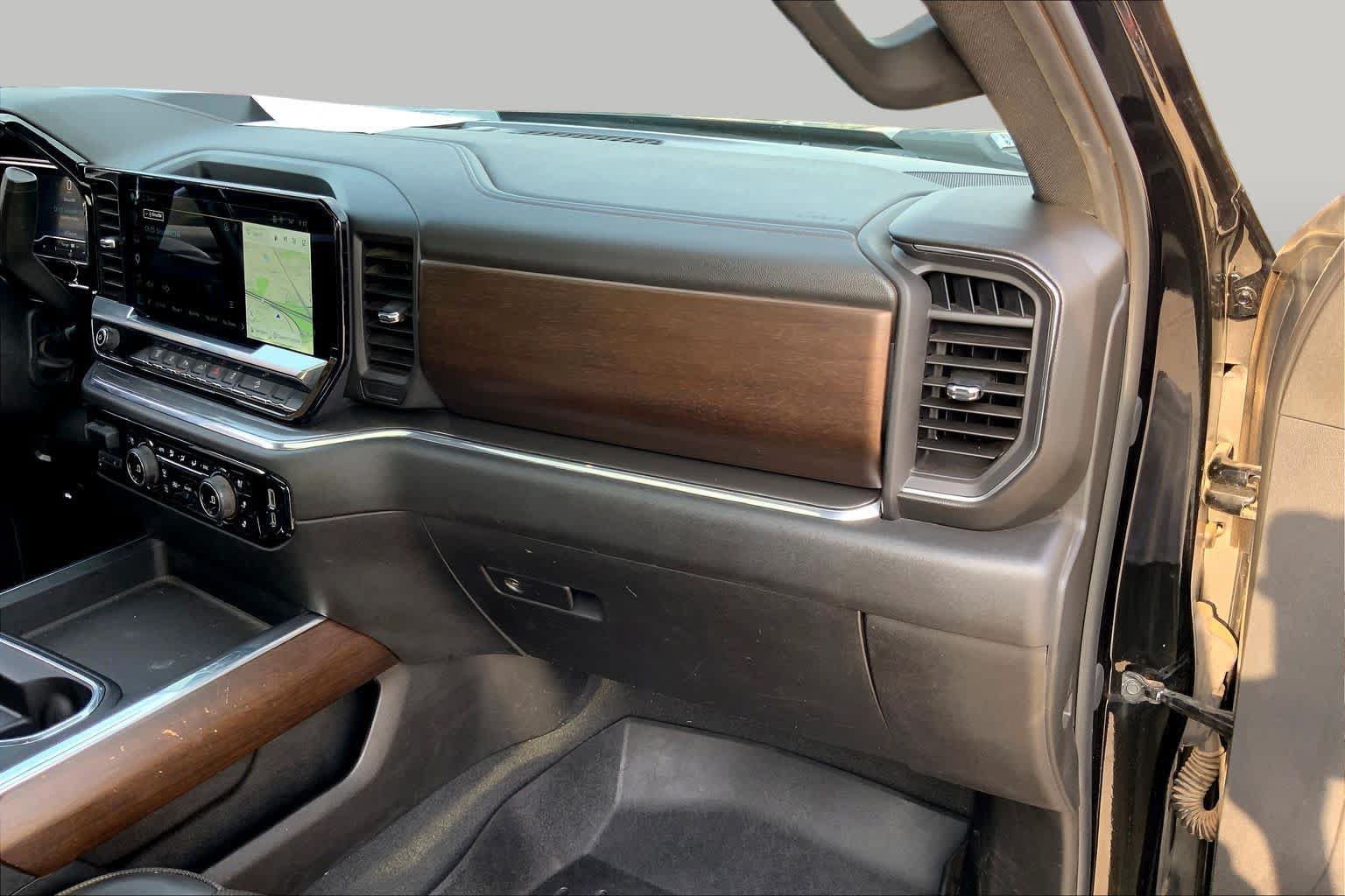 Used 2024 Chevrolet Silverado 2500 High Country w/ High Country Premium Package AWD/4WD image 18