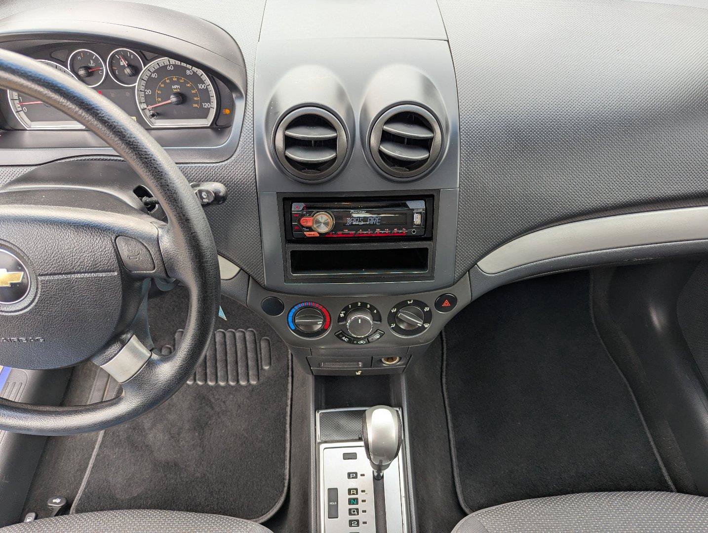 Used 2009 Chevrolet Aveo LT FWD image 16